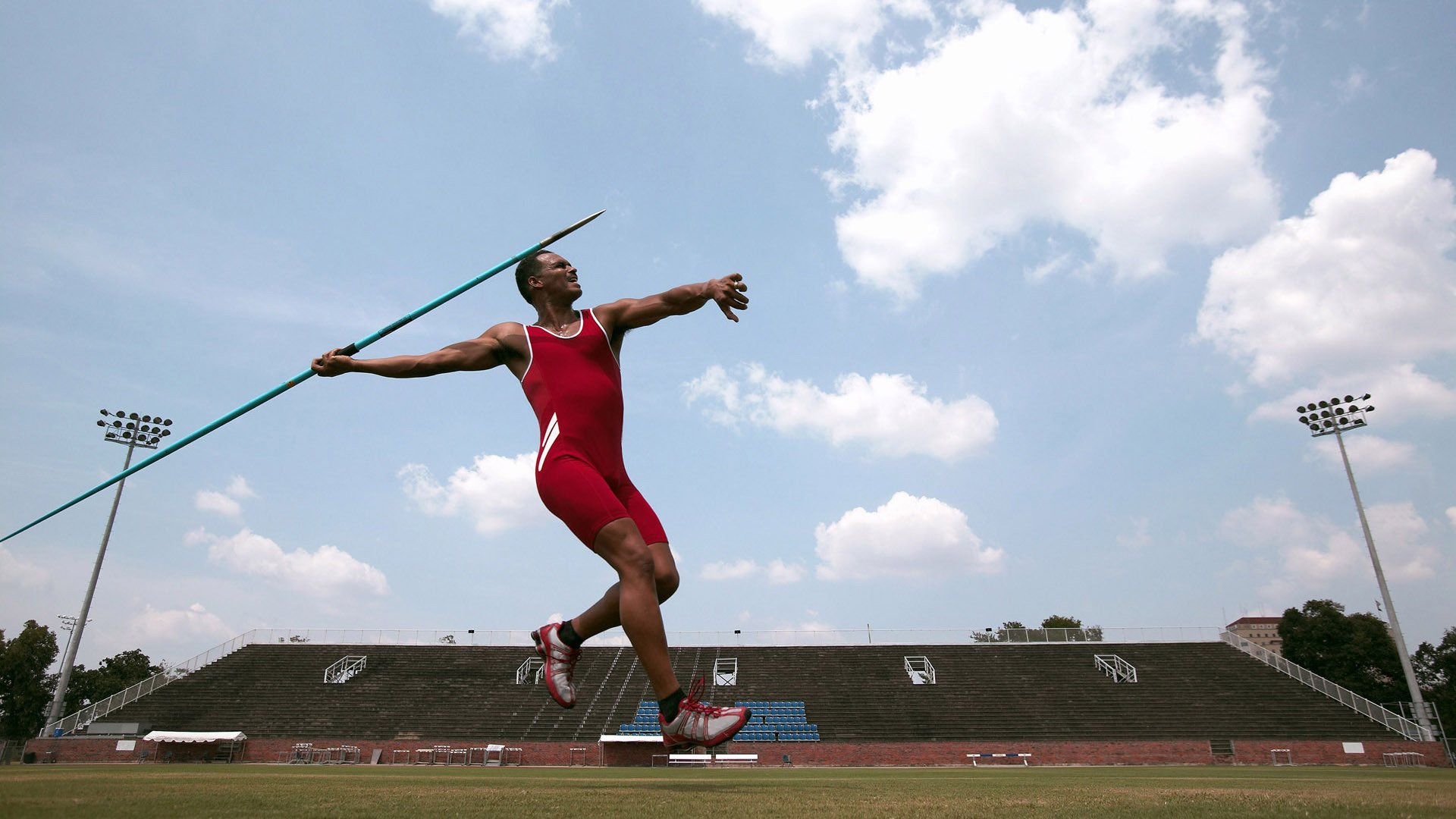女子接力赛上演逆袭好戏，女子接力比赛4×100