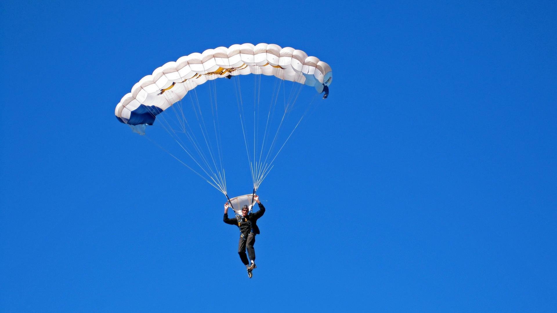 斯密斯：高效传球与巧妙的战术变化，成为全黑队的关键一环，斯密06